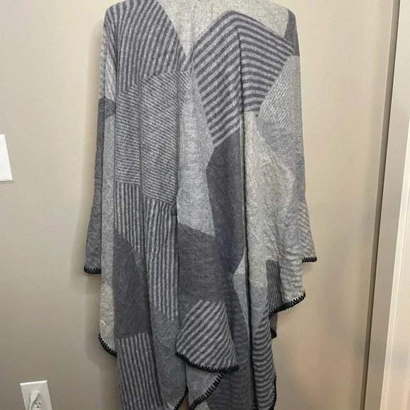 World Market Gray Neutral Toned Blanket Shawl‎ - Picture 8 of 8